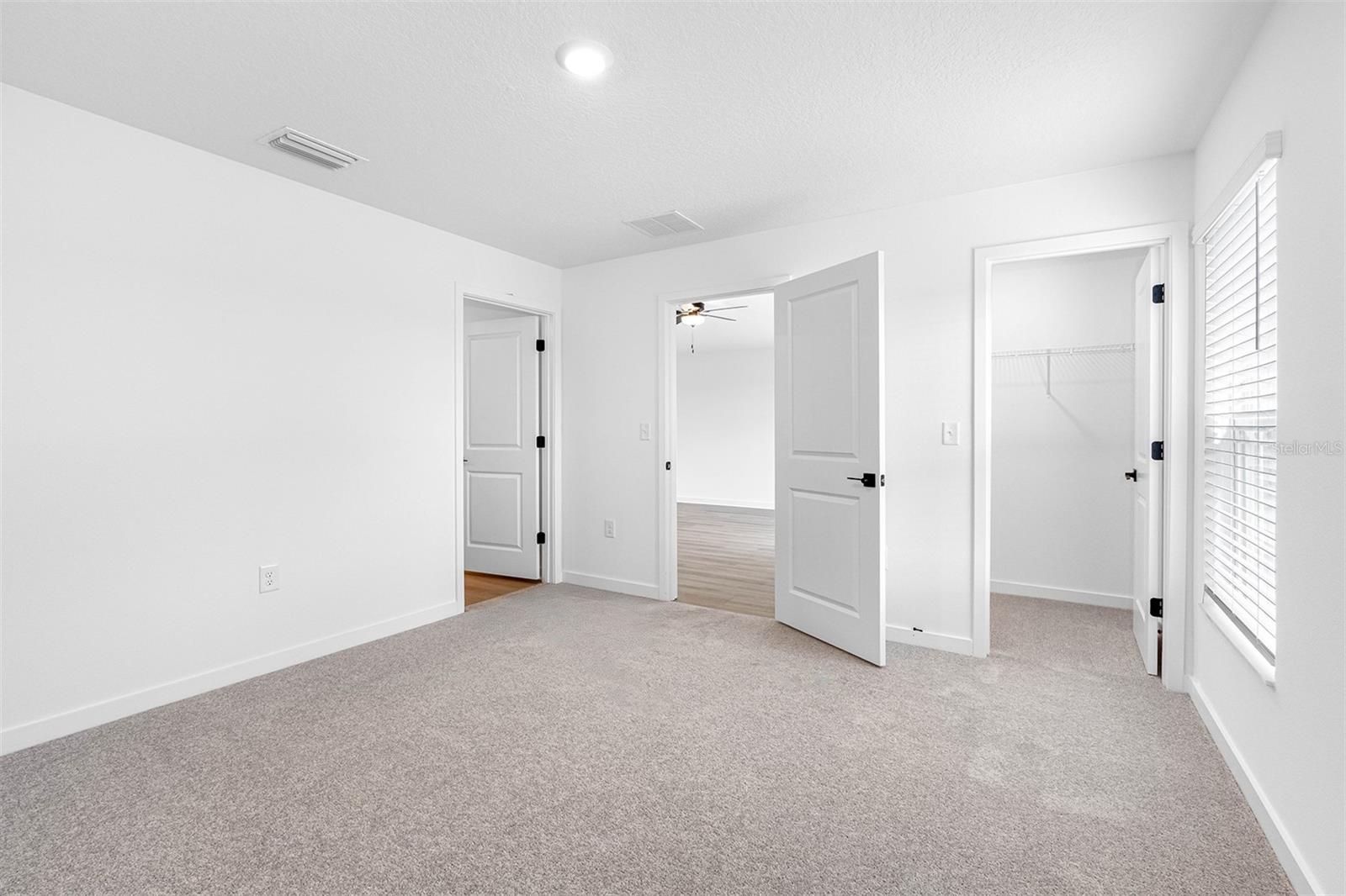 Listing photo id 5 for 10405 Timbercrest Road