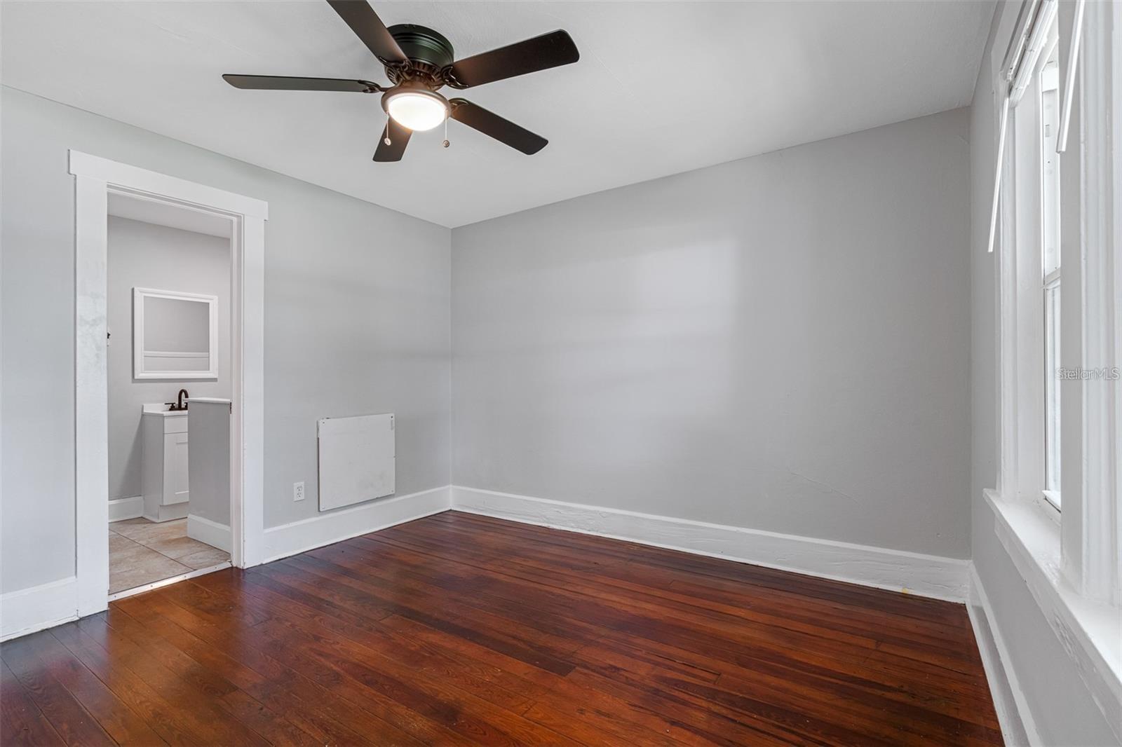 Image 4 of 11 For 835 35th Avenue S