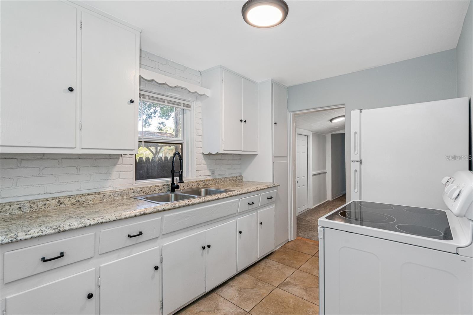 Image 7 of 11 For 835 35th Avenue S