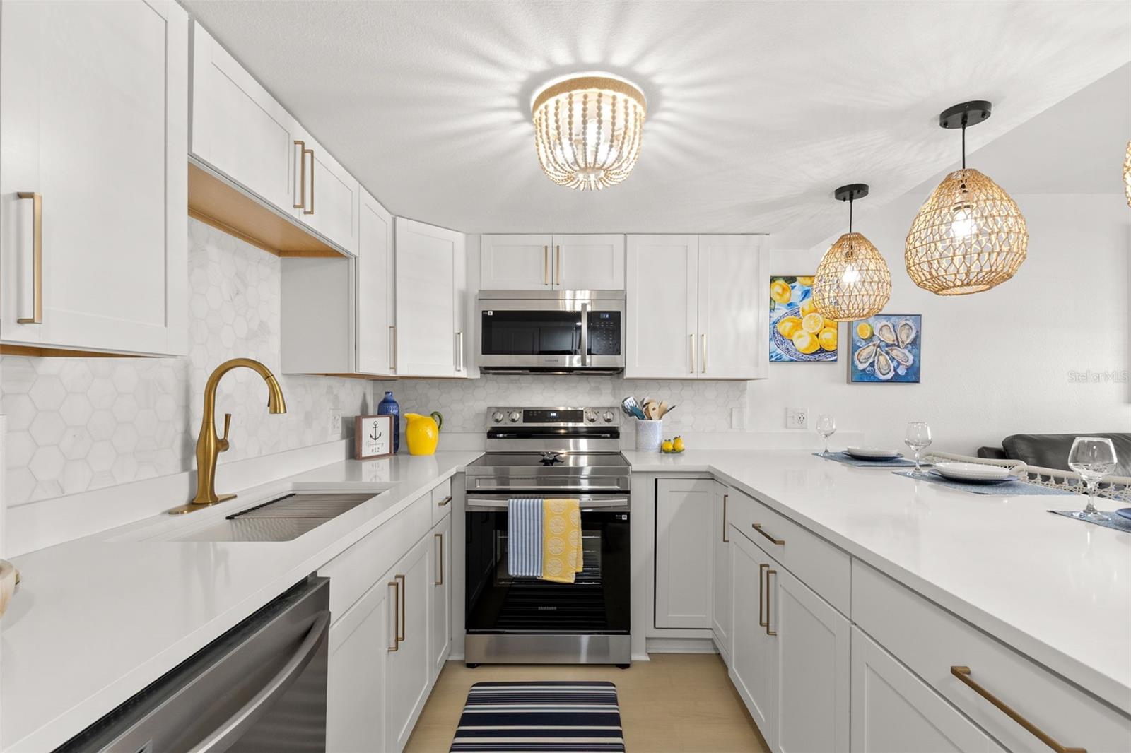 Image 11 of 35 For 10280 Gulf Boulevard 12
