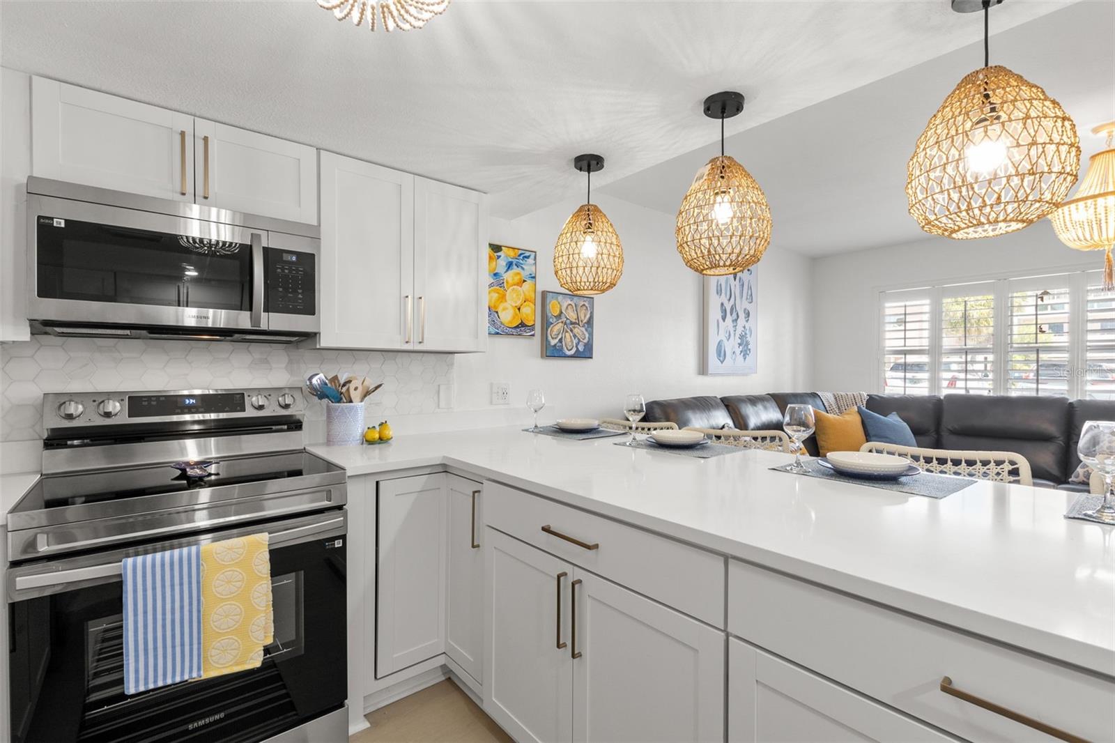Image 13 of 35 For 10280 Gulf Boulevard 12