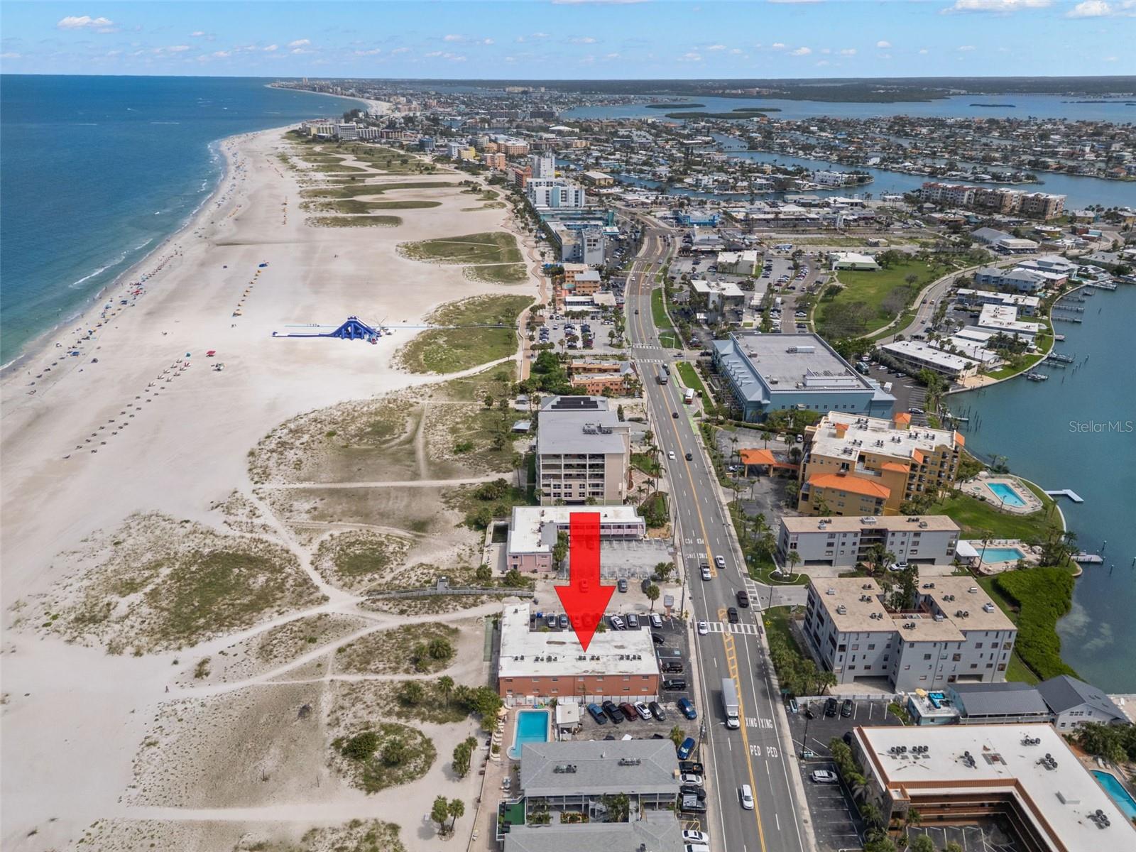 Image 21 of 35 For 10280 Gulf Boulevard 12
