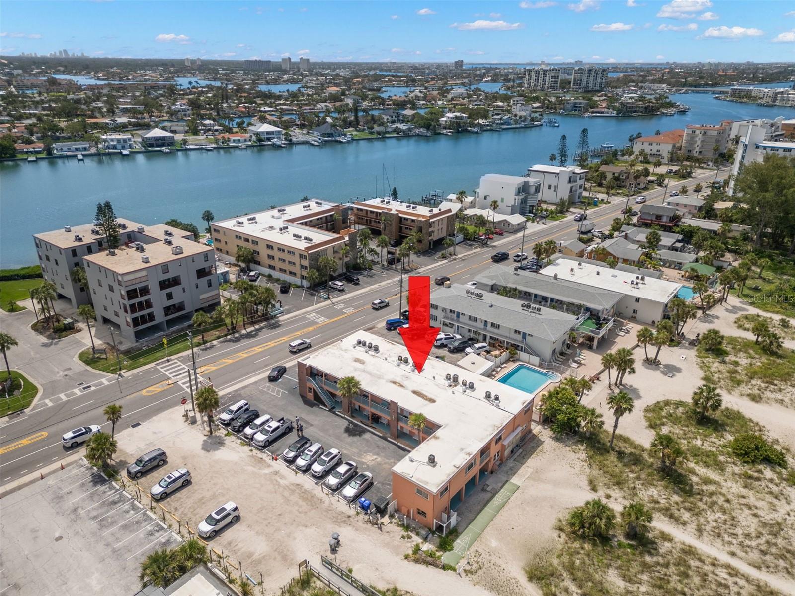 Image 23 of 35 For 10280 Gulf Boulevard 12