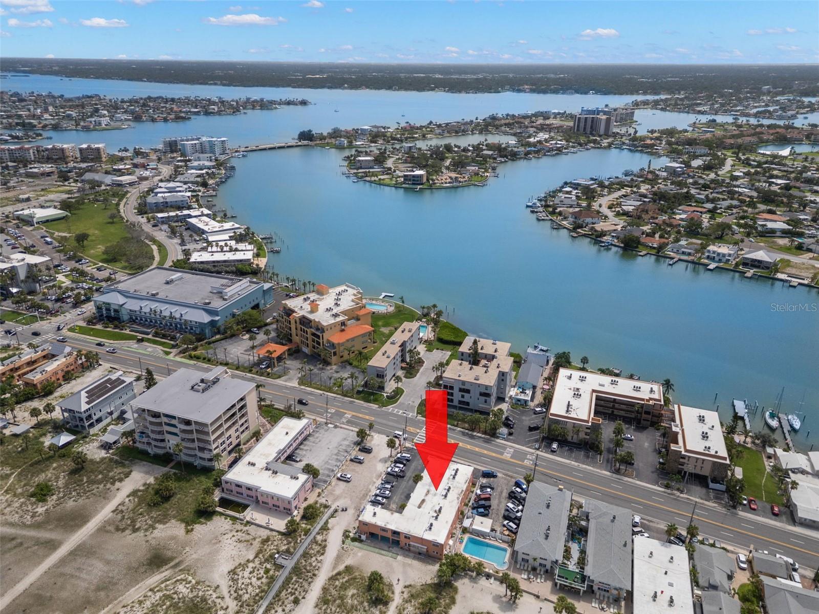Image 25 of 35 For 10280 Gulf Boulevard 12