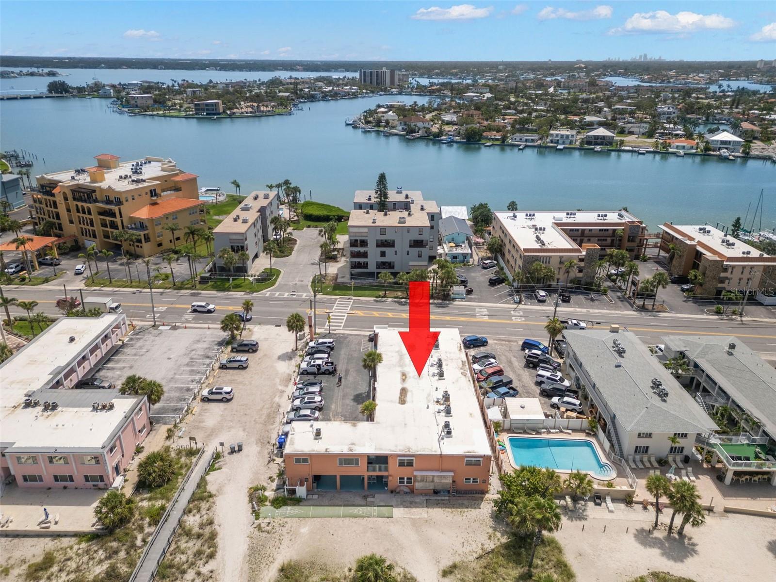 Image 29 of 35 For 10280 Gulf Boulevard 12