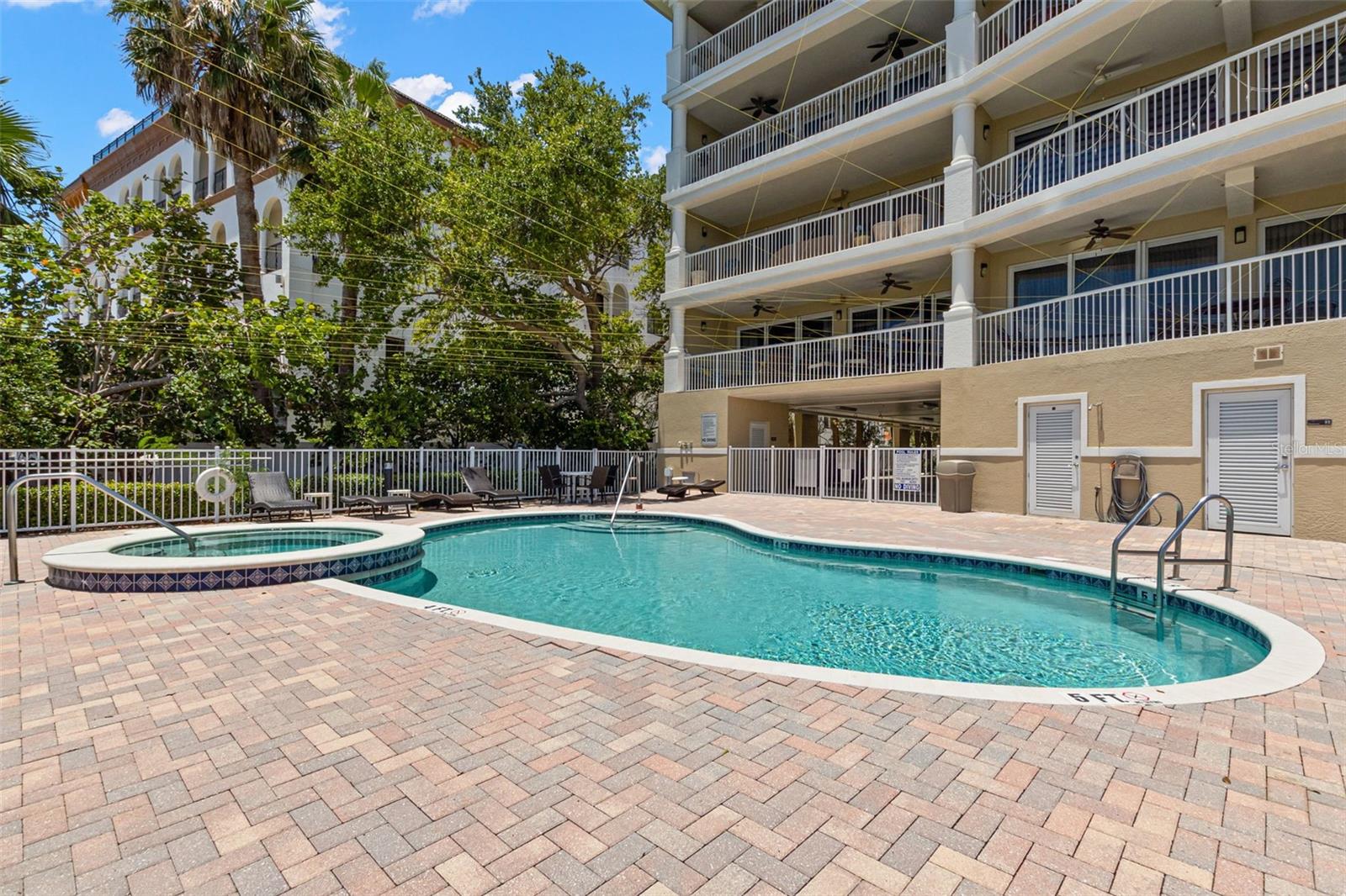 Image 35 of 41 For 3805 Gulf Boulevard 401