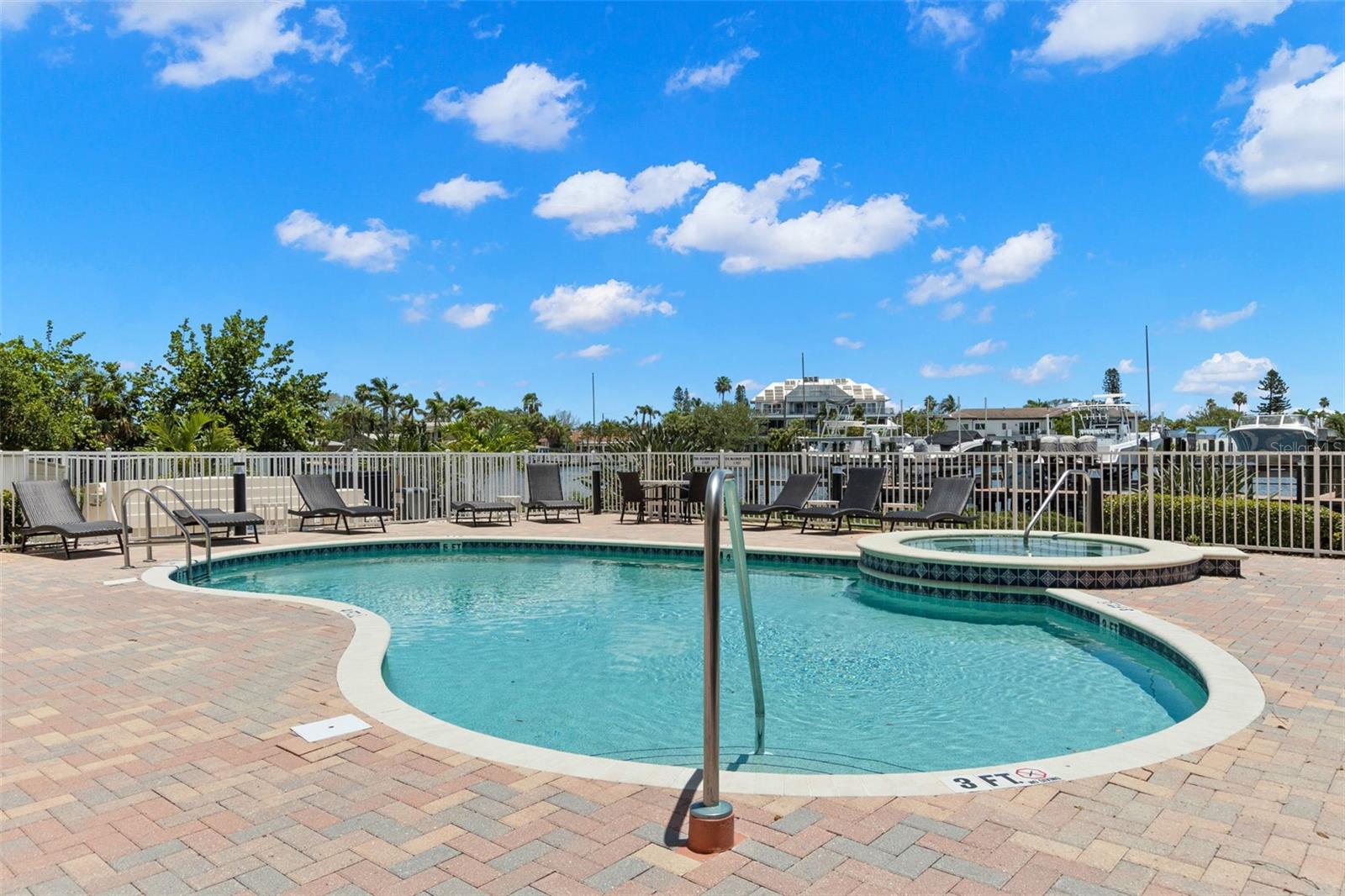 Image 37 of 41 For 3805 Gulf Boulevard 401