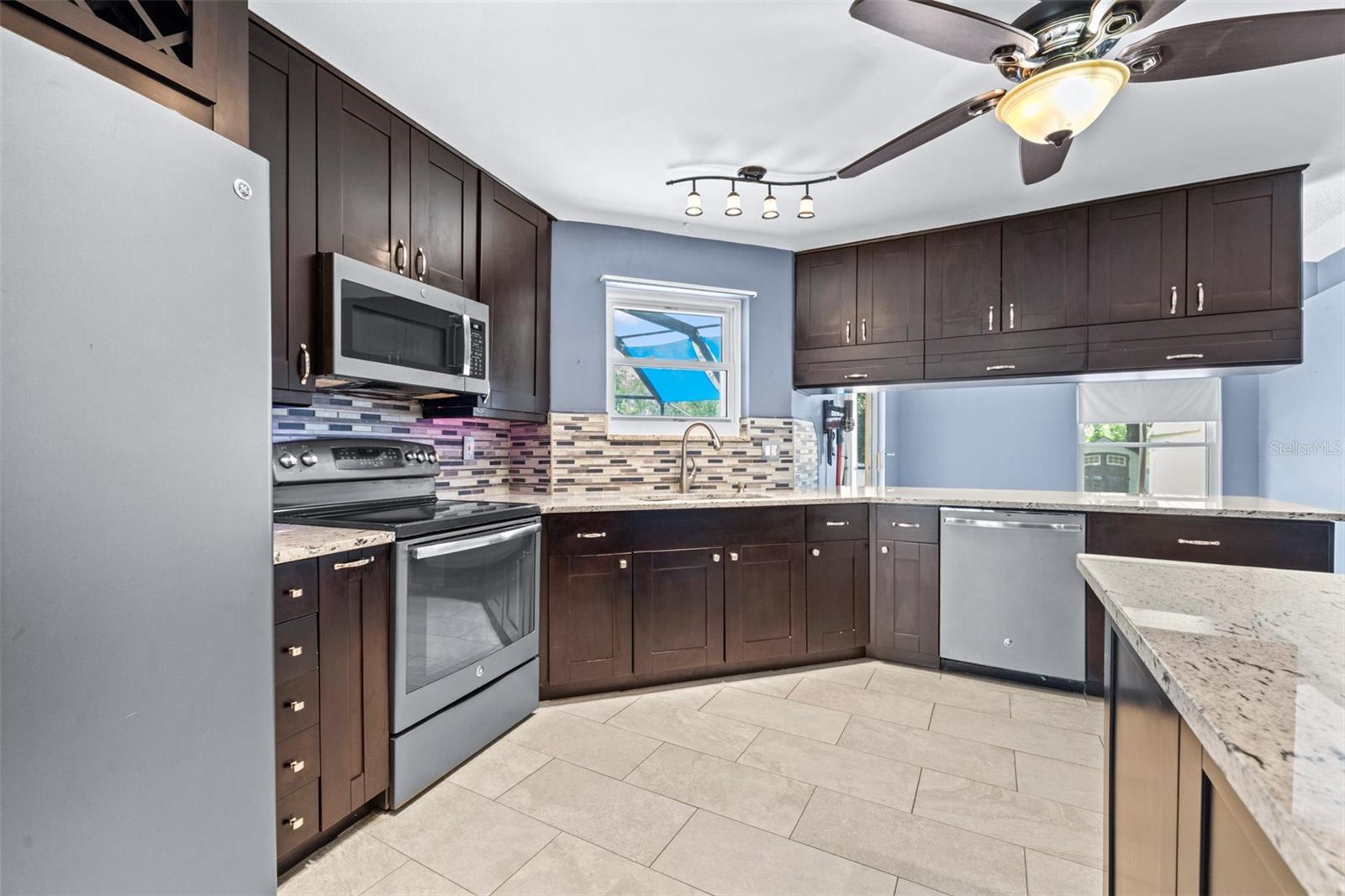 Image 14 of 54 For 1324 Gangplank Drive
