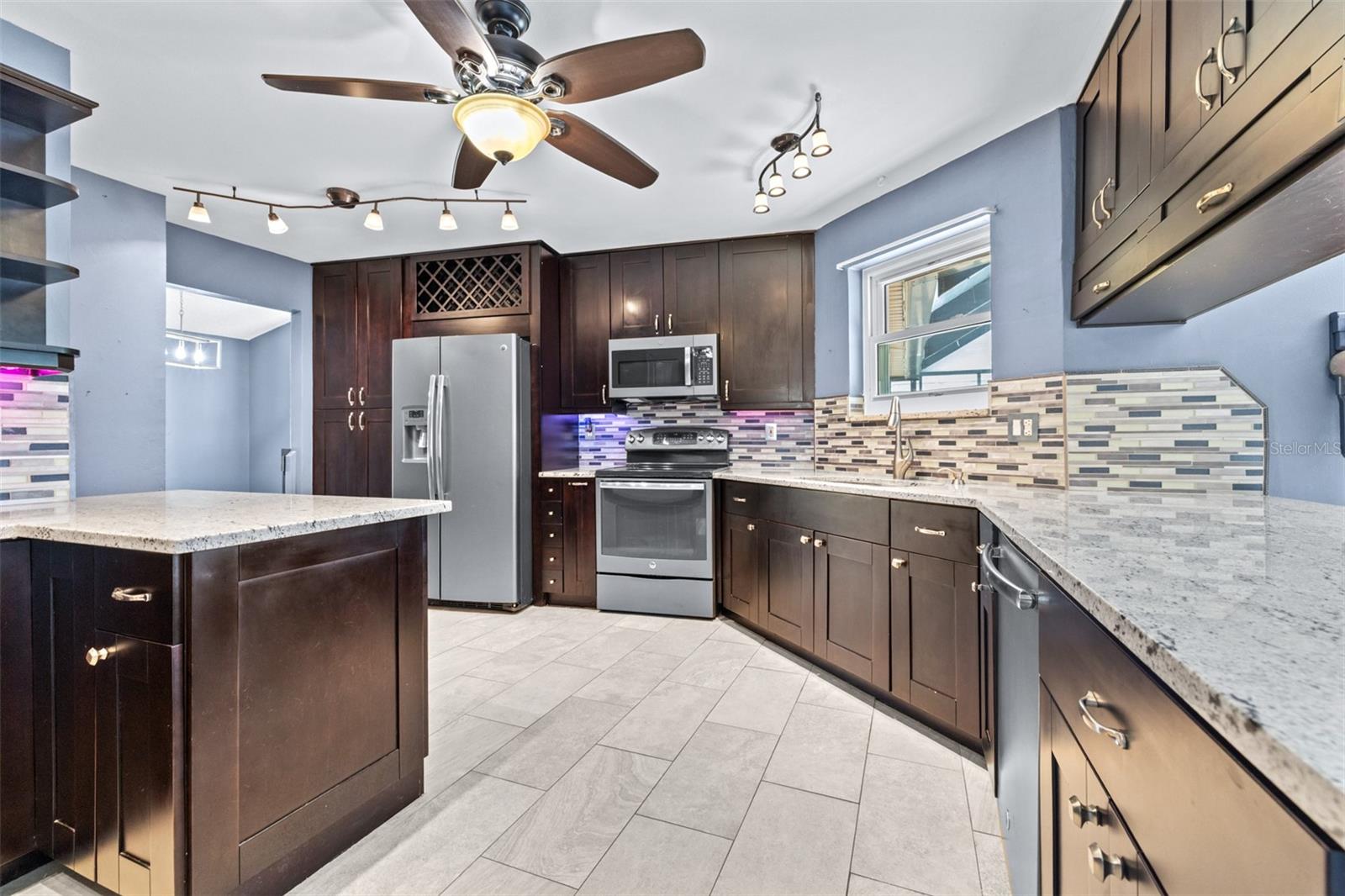 Image 16 of 54 For 1324 Gangplank Drive