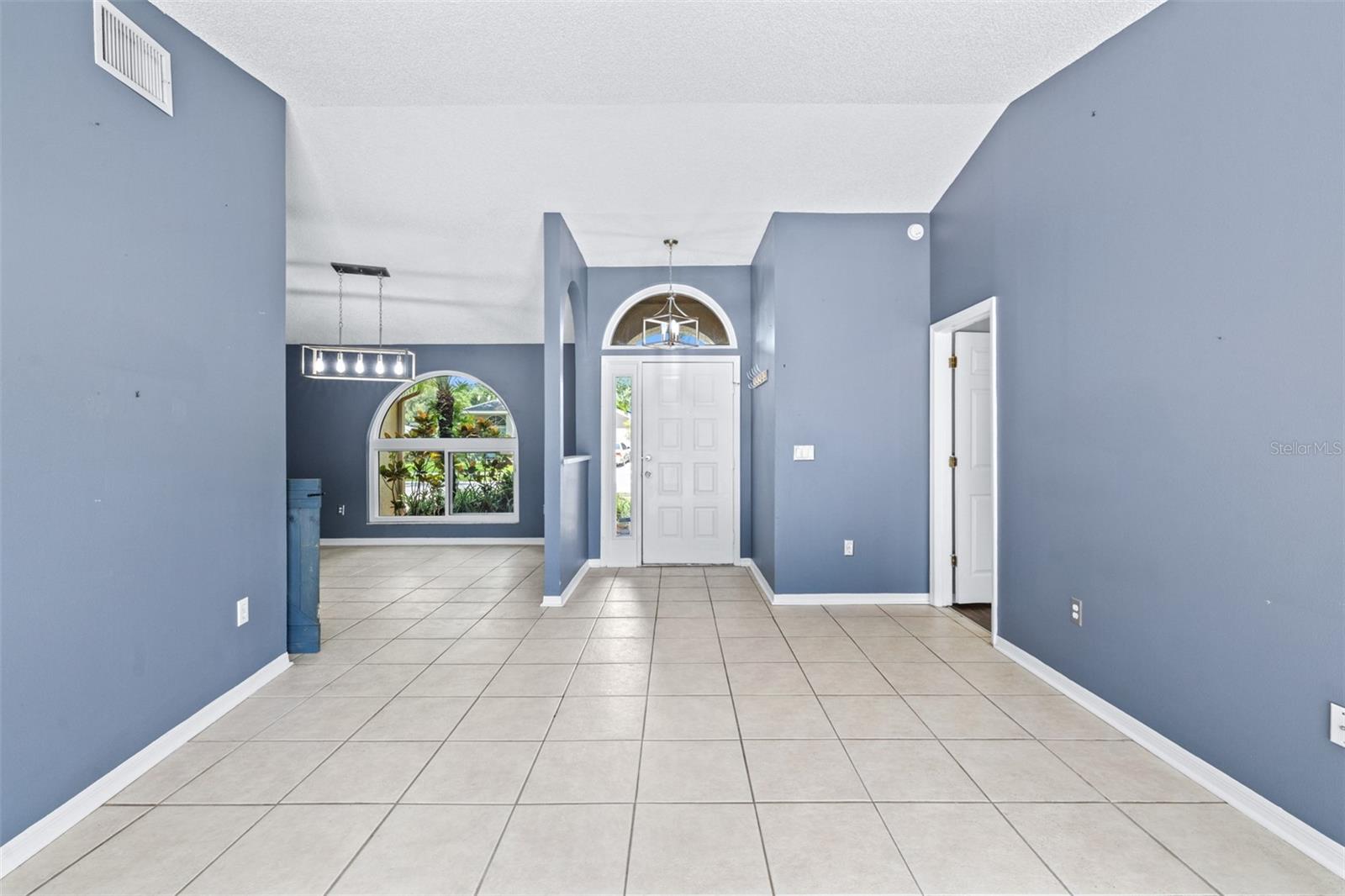 Image 4 of 54 For 1324 Gangplank Drive