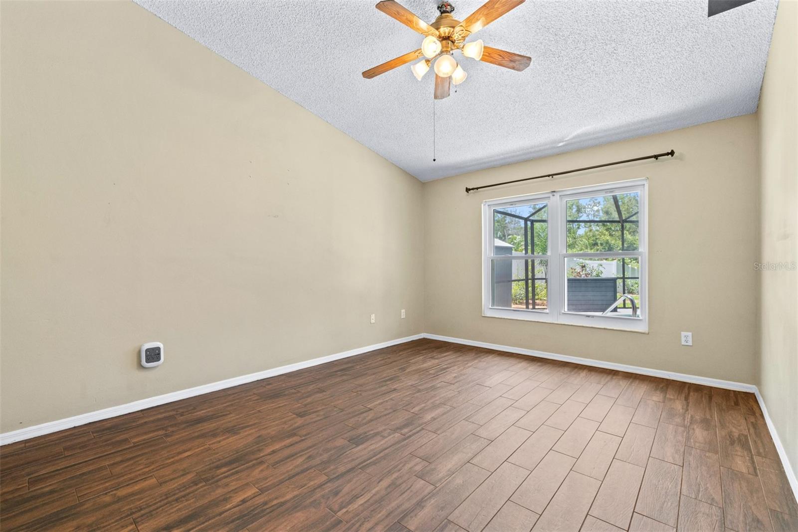 Image 8 of 54 For 1324 Gangplank Drive