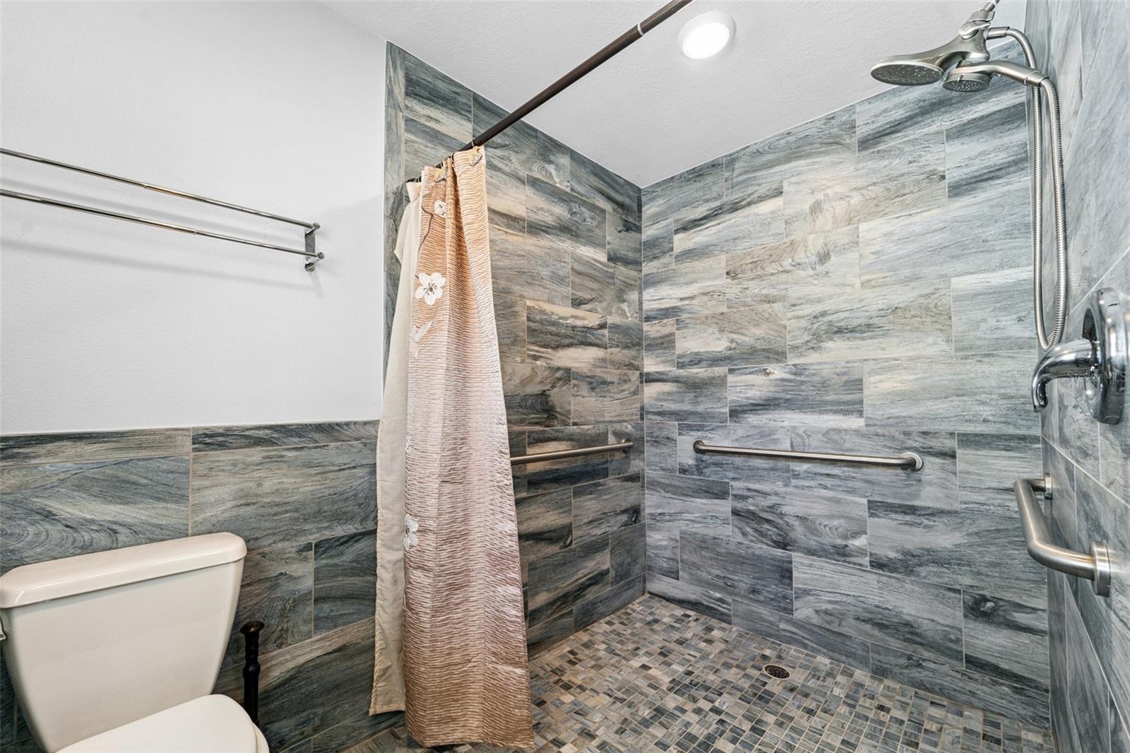Image 17 of 31 For 16505 Cayman Drive