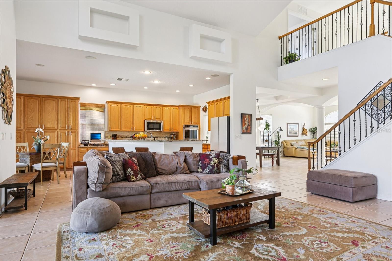 Listing photo id 8 for 23346 Abercorn Lane