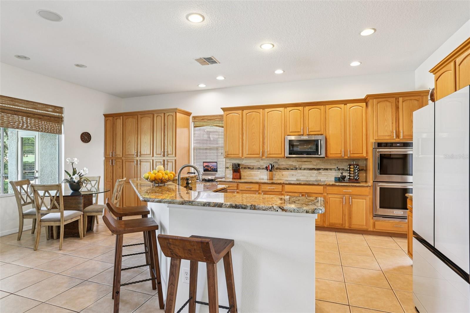 Listing photo id 10 for 23346 Abercorn Lane