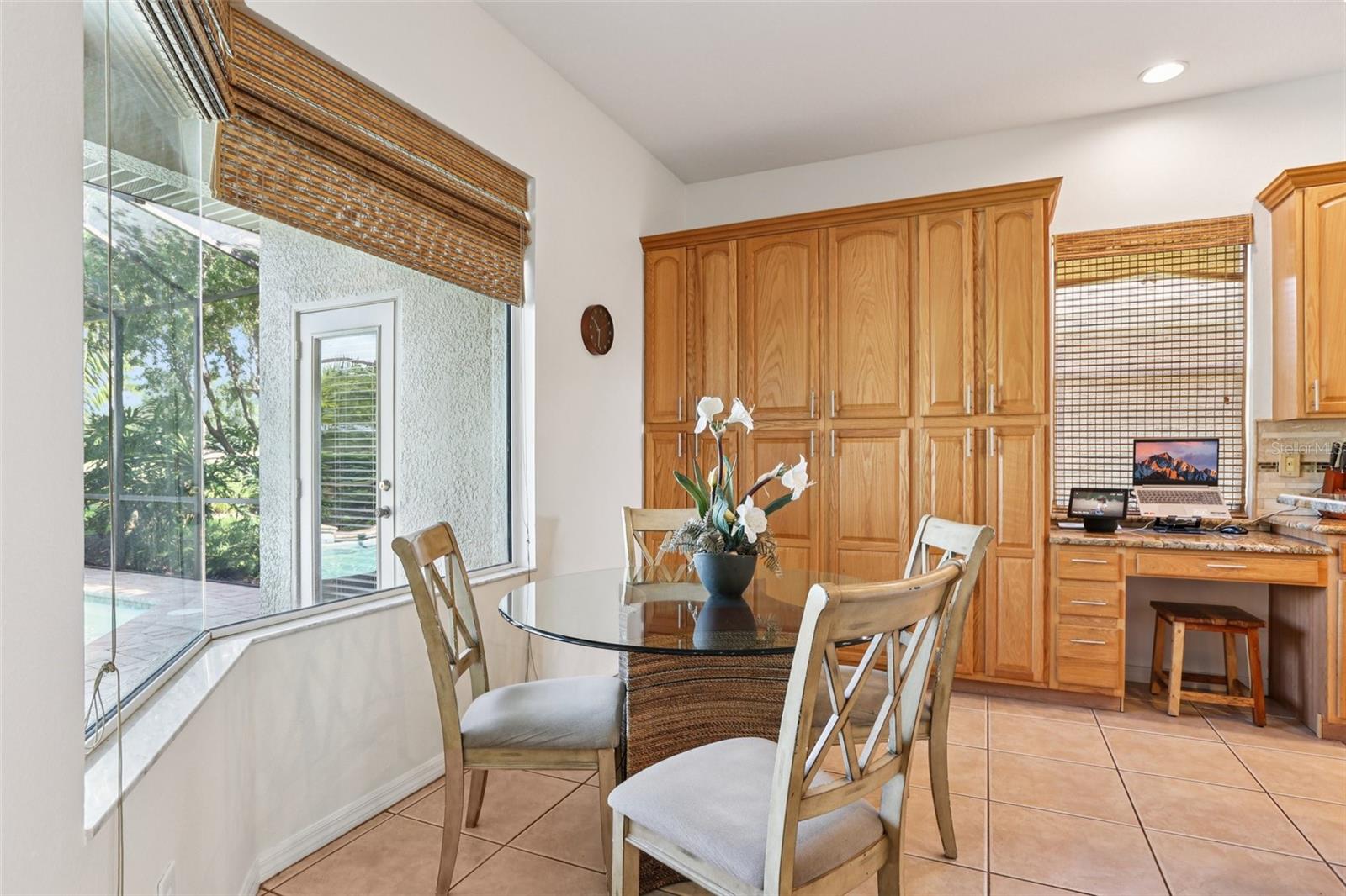 Listing photo id 14 for 23346 Abercorn Lane