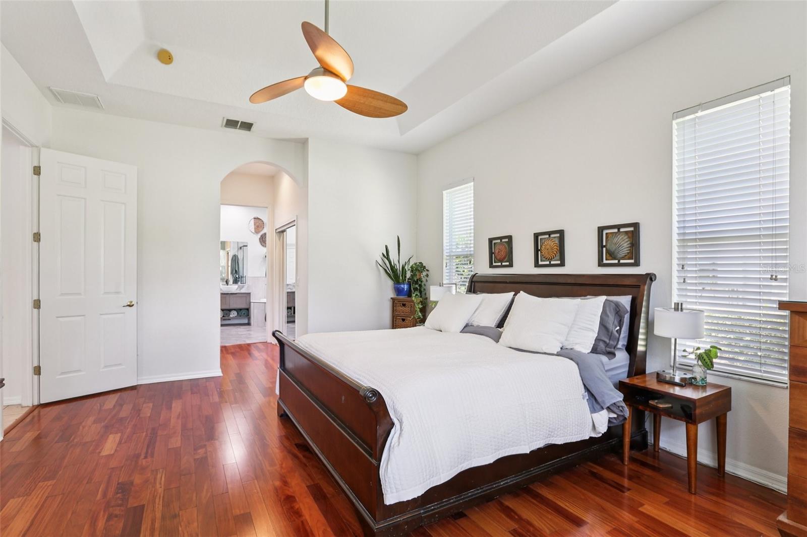 Listing photo id 16 for 23346 Abercorn Lane