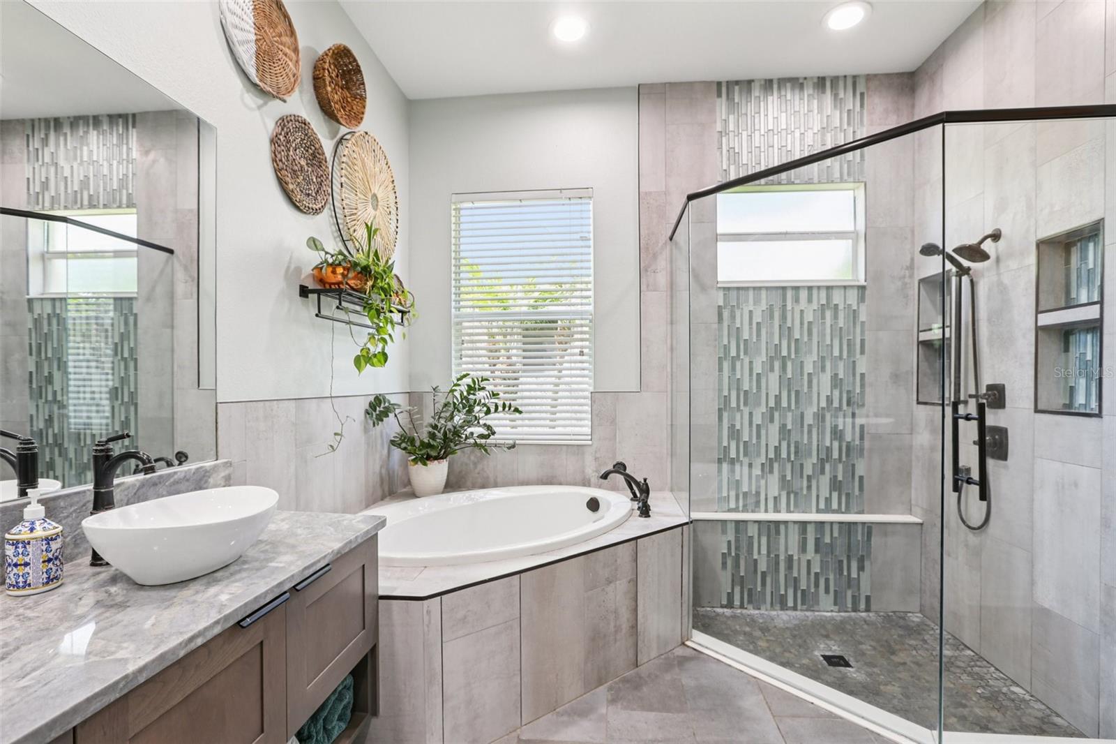 Listing photo id 18 for 23346 Abercorn Lane