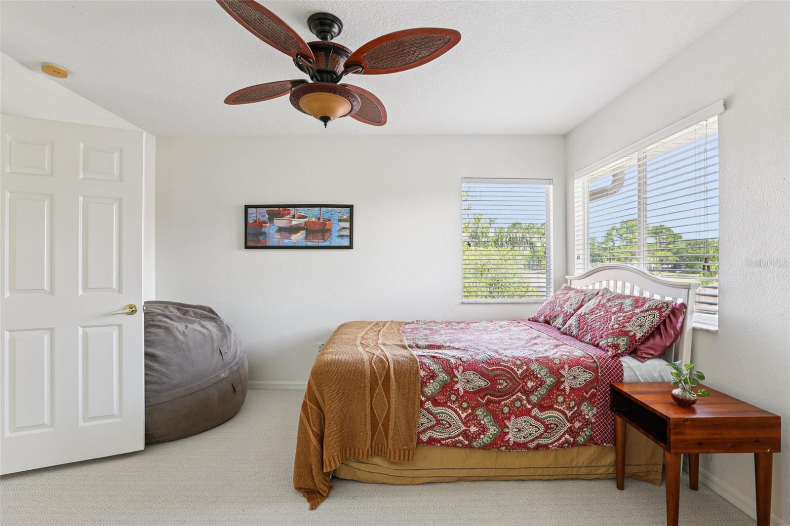 Listing photo id 25 for 23346 Abercorn Lane