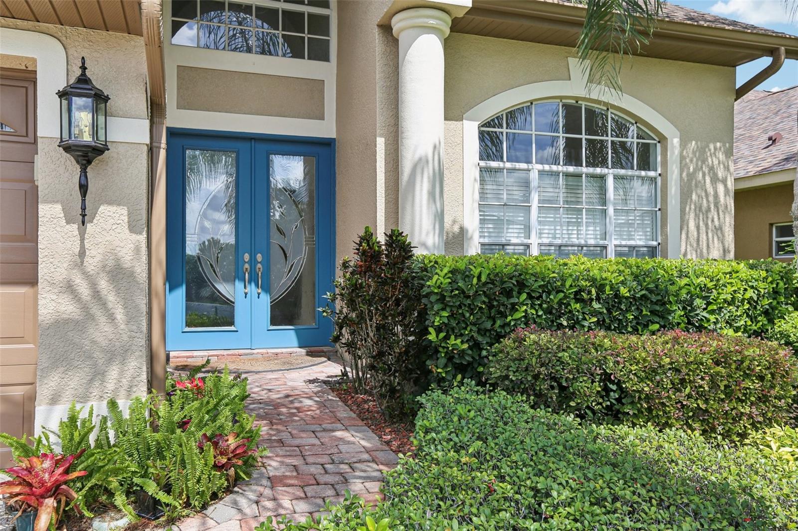 Listing photo id 1 for 23346 Abercorn Lane