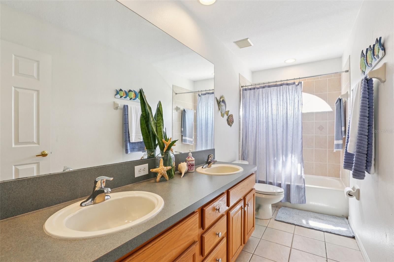 Listing photo id 29 for 23346 Abercorn Lane