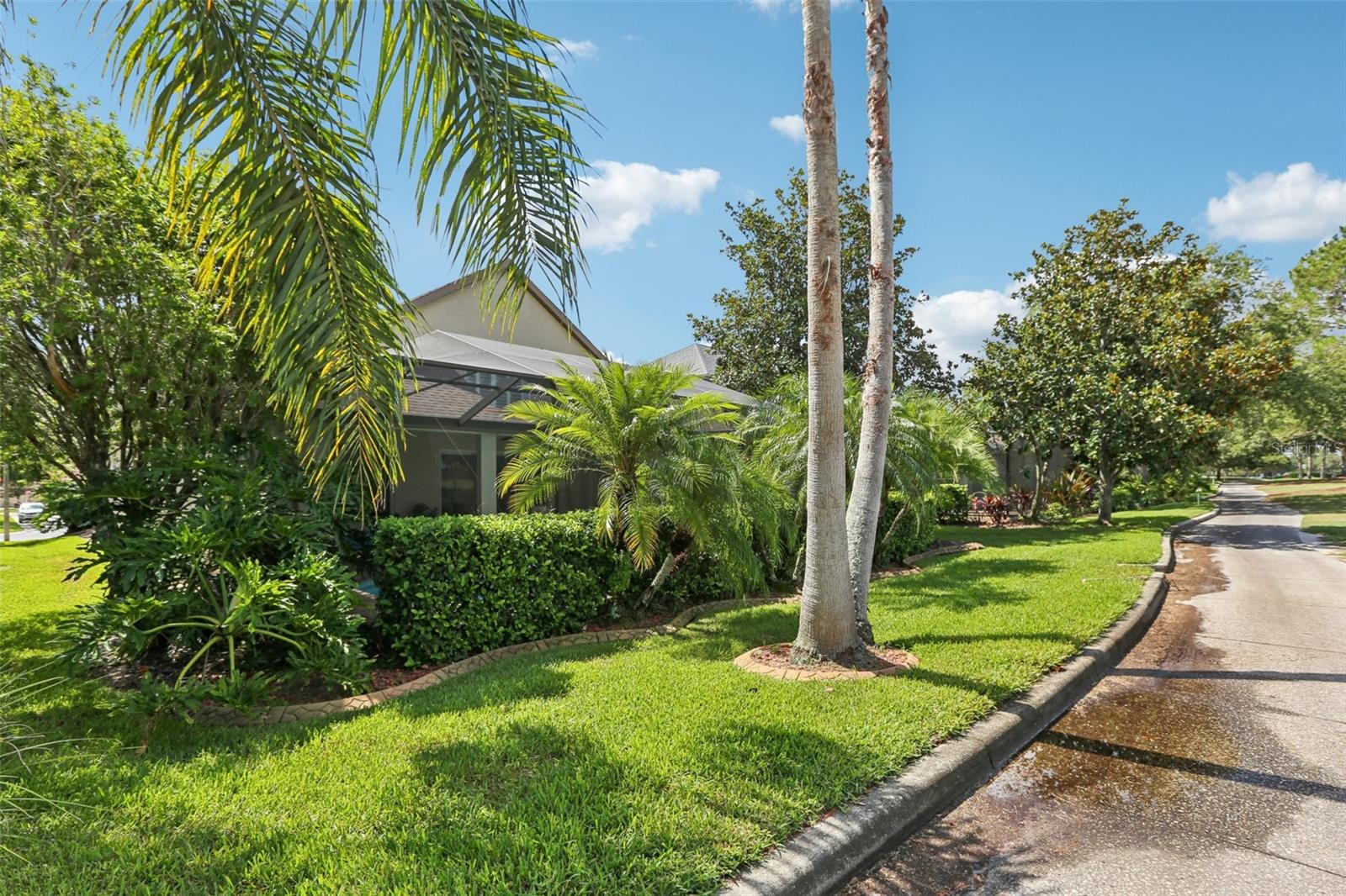 Listing photo id 38 for 23346 Abercorn Lane