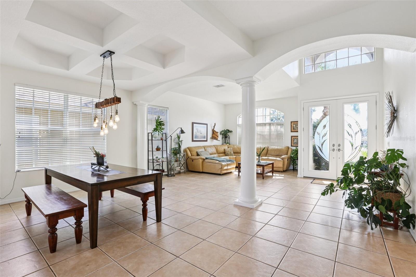Listing photo id 3 for 23346 Abercorn Lane