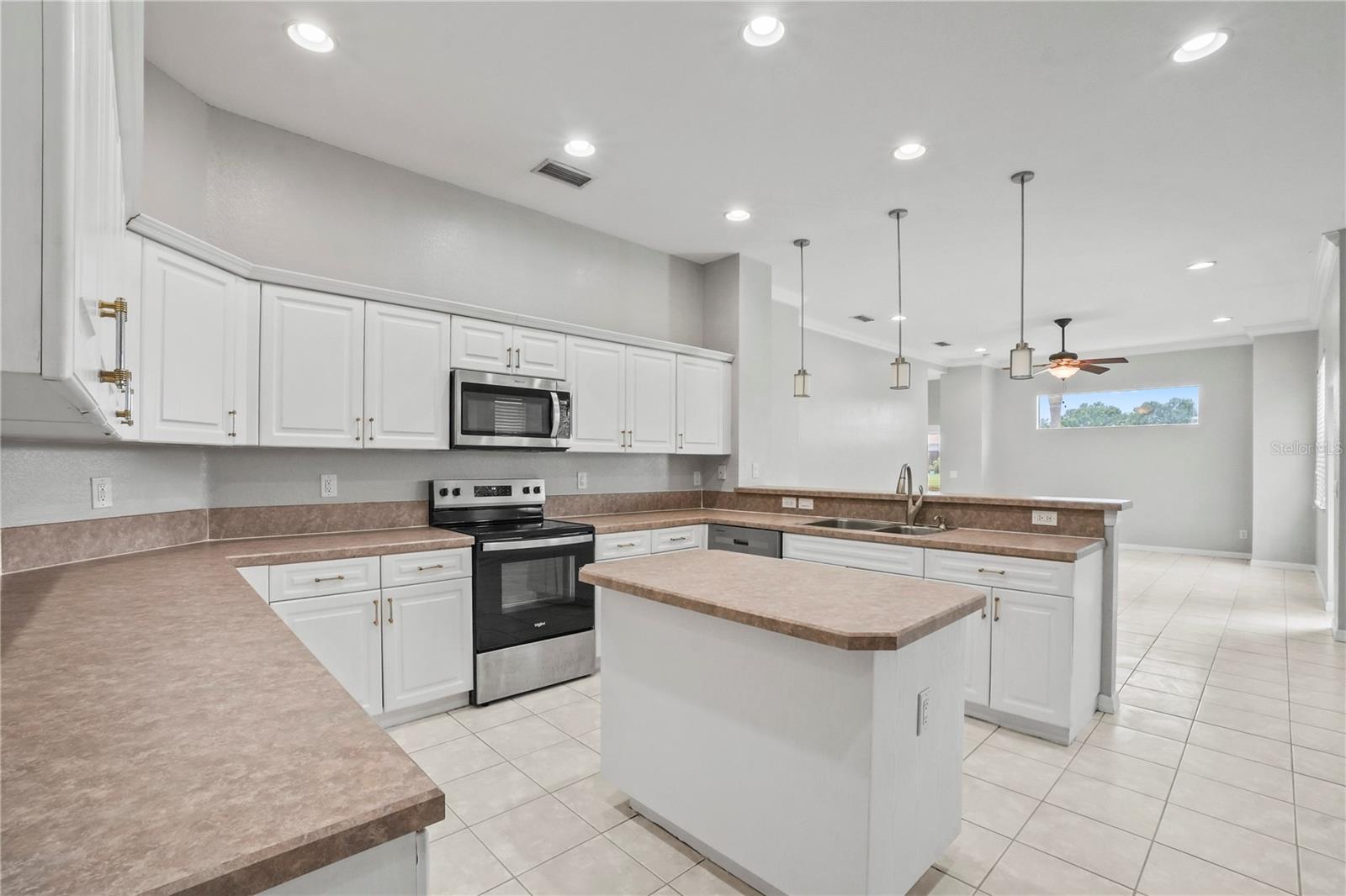 Image 14 of 48 For 11810 Holly Creek Drive