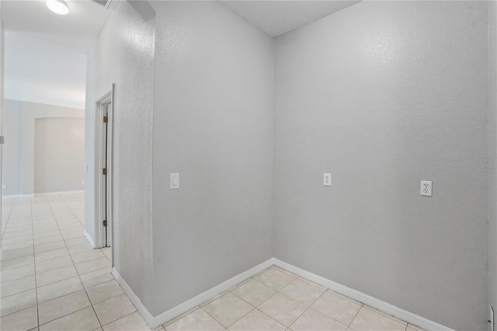 Image 17 of 48 For 11810 Holly Creek Drive