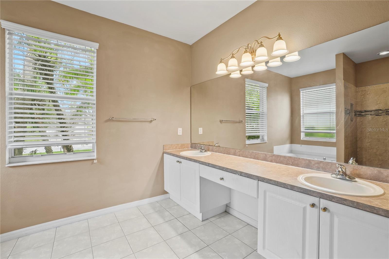 Image 22 of 48 For 11810 Holly Creek Drive