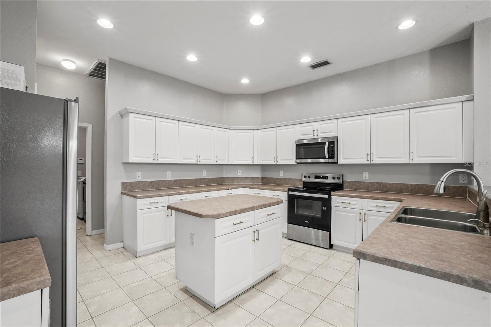 Image 6 of 48 For 11810 Holly Creek Drive