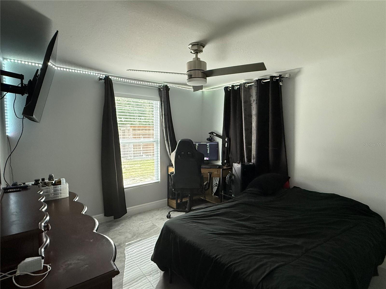 Image 15 of 26 For 2927 Henry Avenue