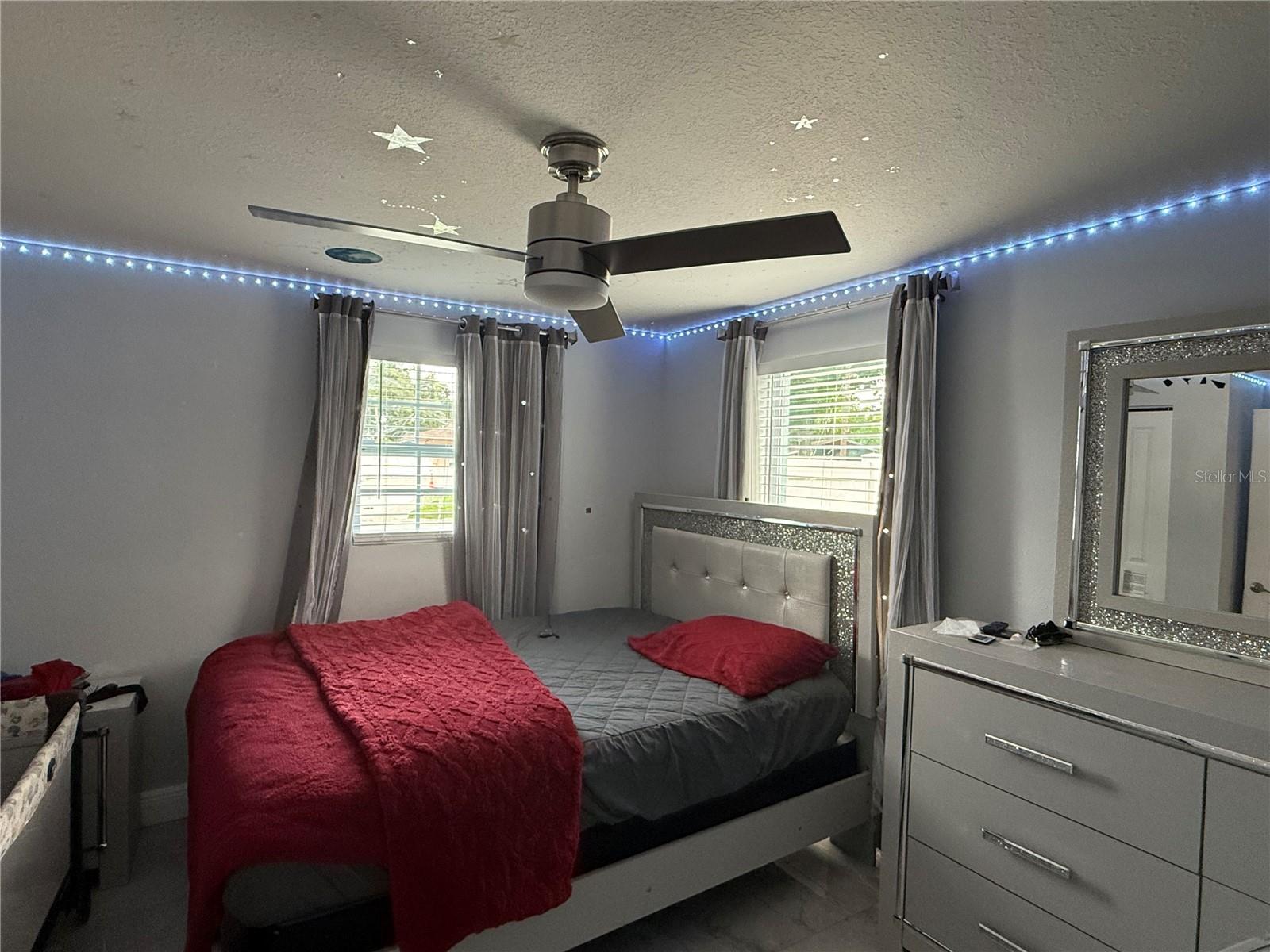 Image 18 of 26 For 2927 Henry Avenue