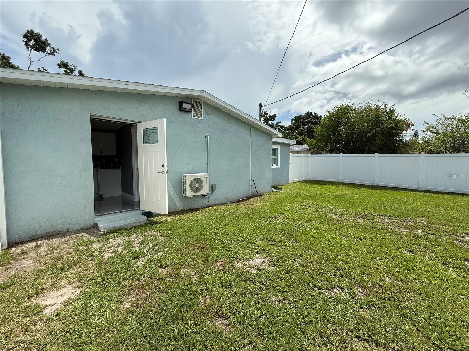 Image 19 of 26 For 2927 Henry Avenue