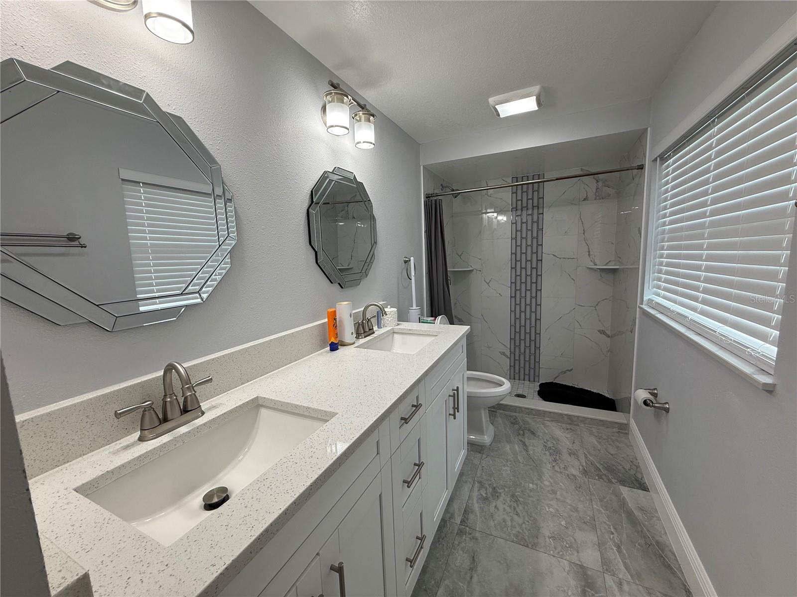 Image 21 of 26 For 2927 Henry Avenue