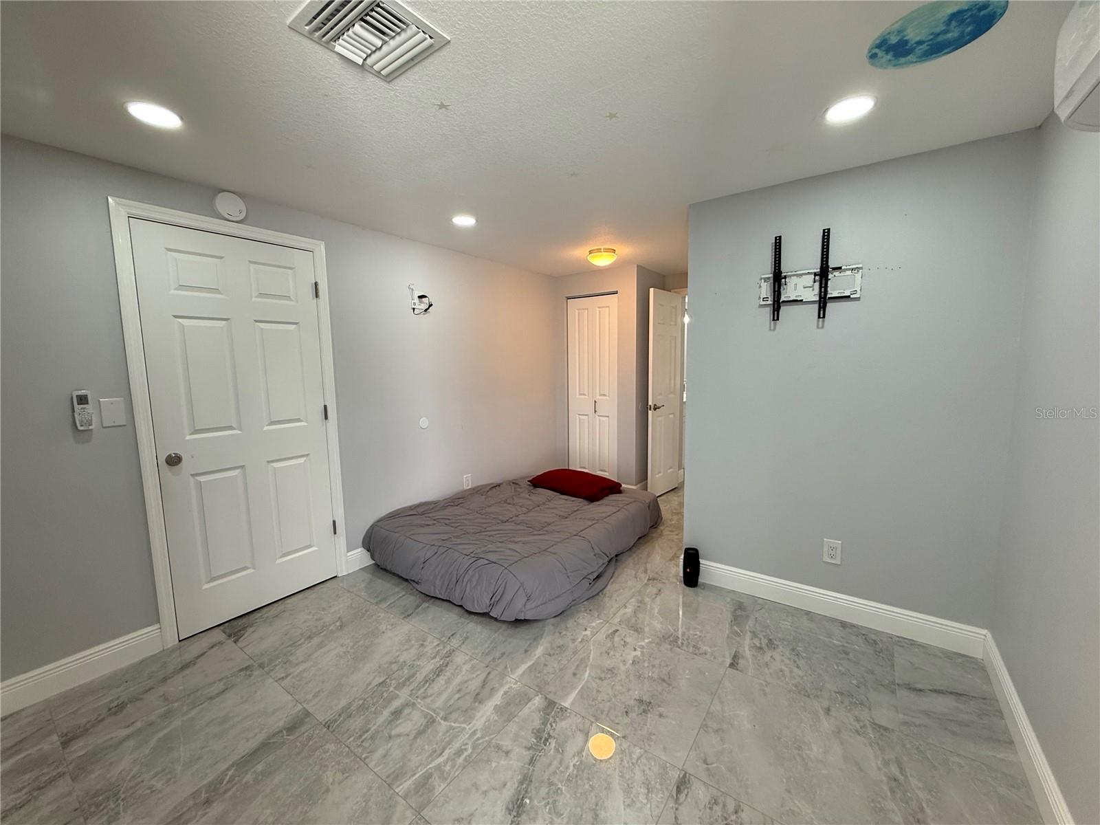 Image 22 of 26 For 2927 Henry Avenue