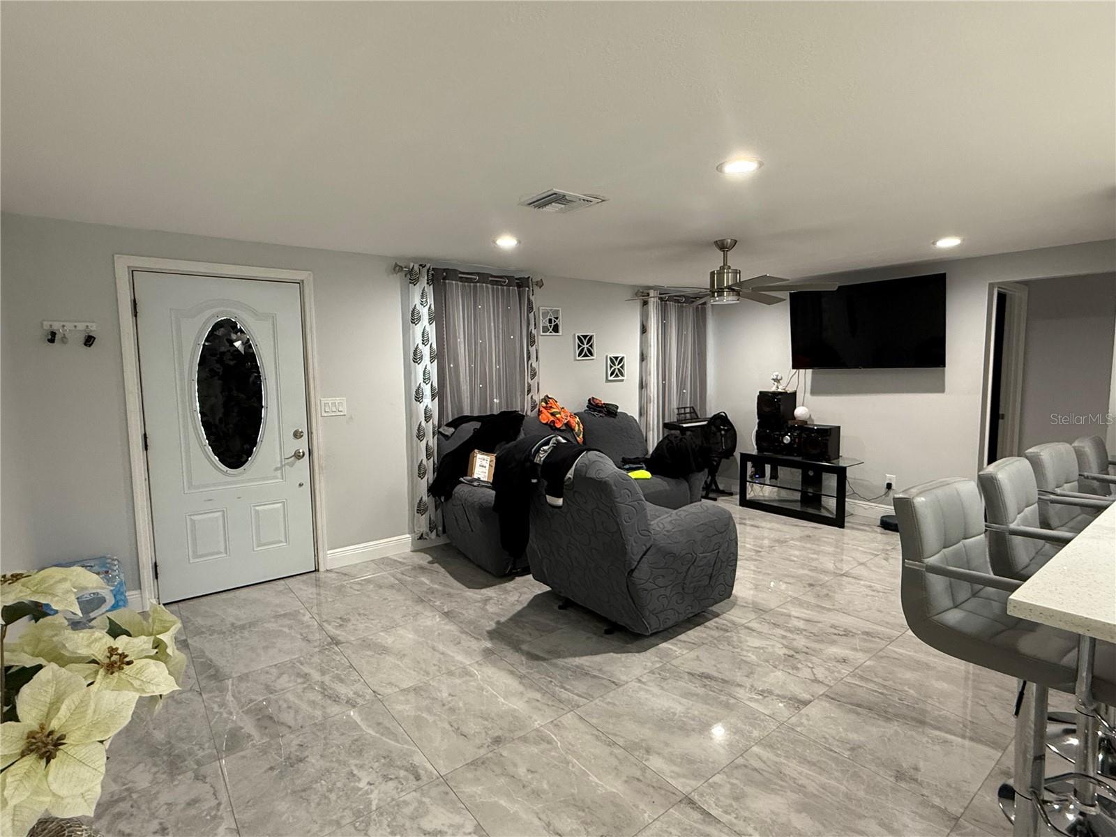 Image 7 of 26 For 2927 Henry Avenue