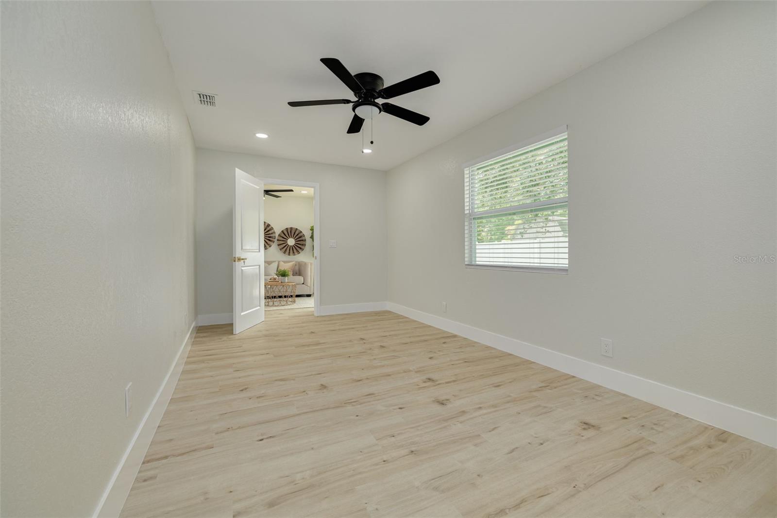 Image 20 of 28 For 2908 Longbrooke Way