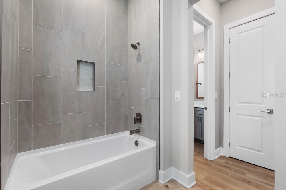 Listing photo id 9 for 13239 Oldenburg Drive