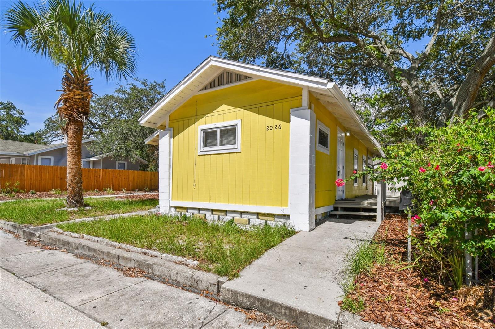 Image 17 of 72 For 2026 Auburn Street S
