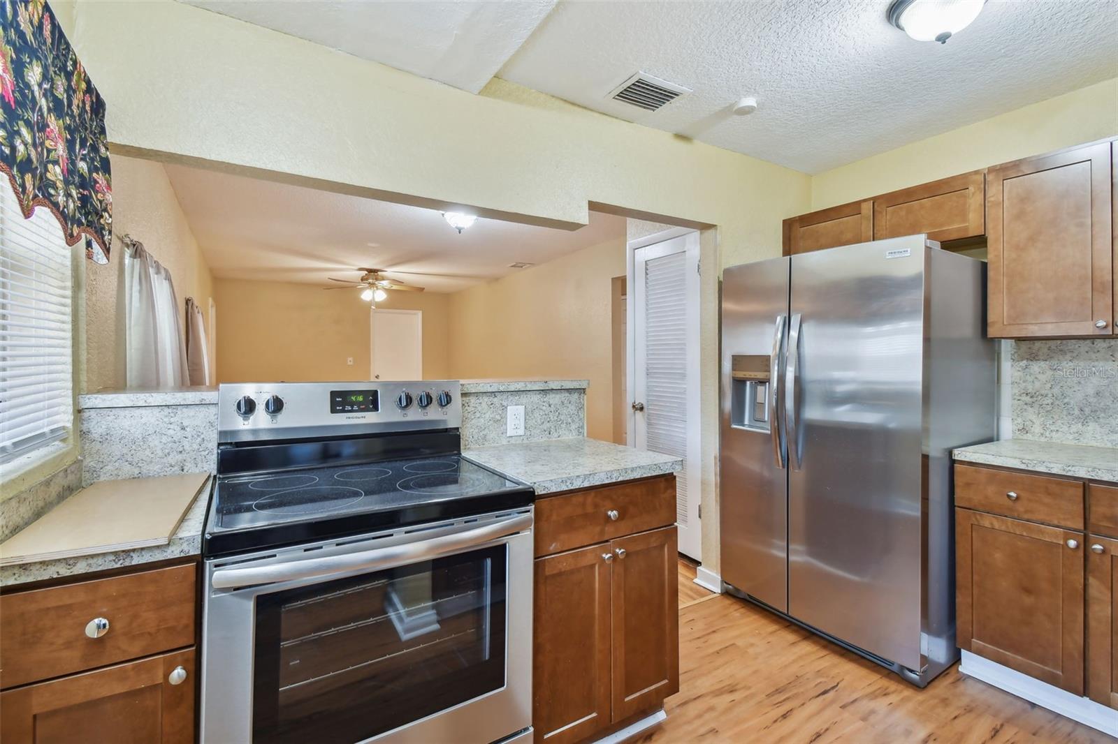 Image 33 of 72 For 2026 Auburn Street S