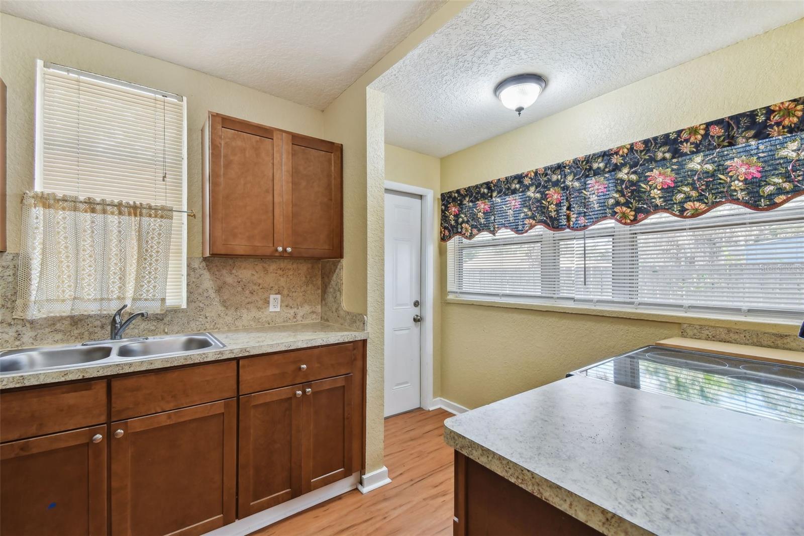 Image 36 of 72 For 2026 Auburn Street S