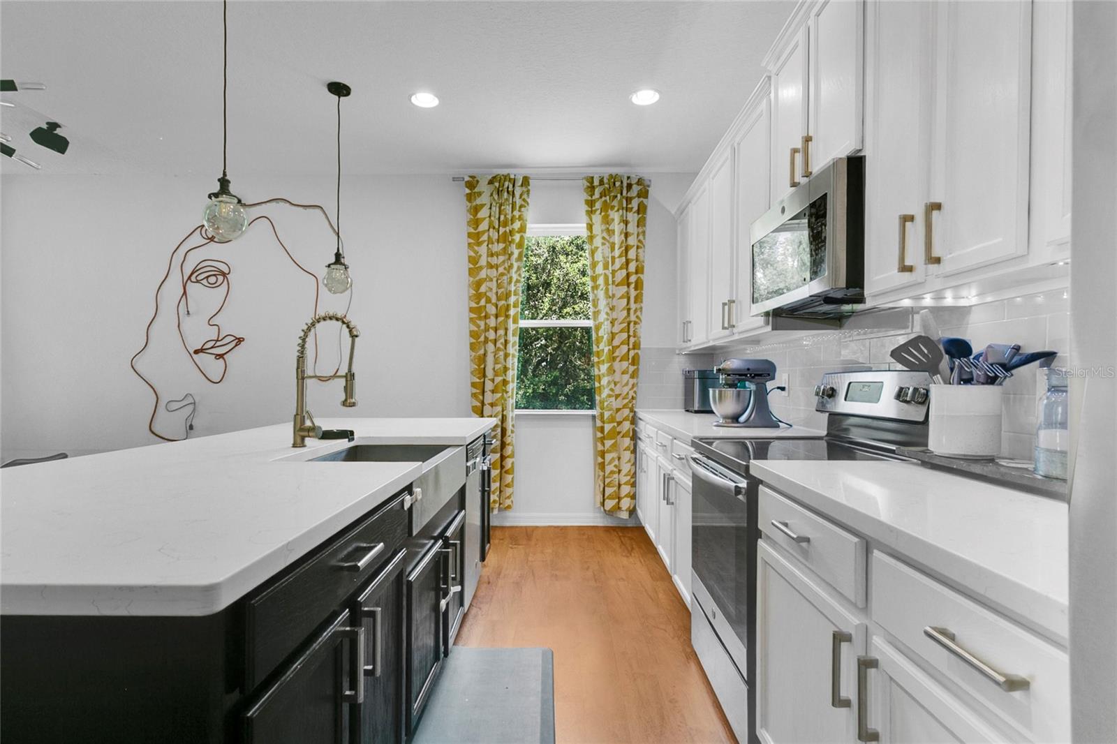 Image 12 of 35 For 356 Irving Bend Drive