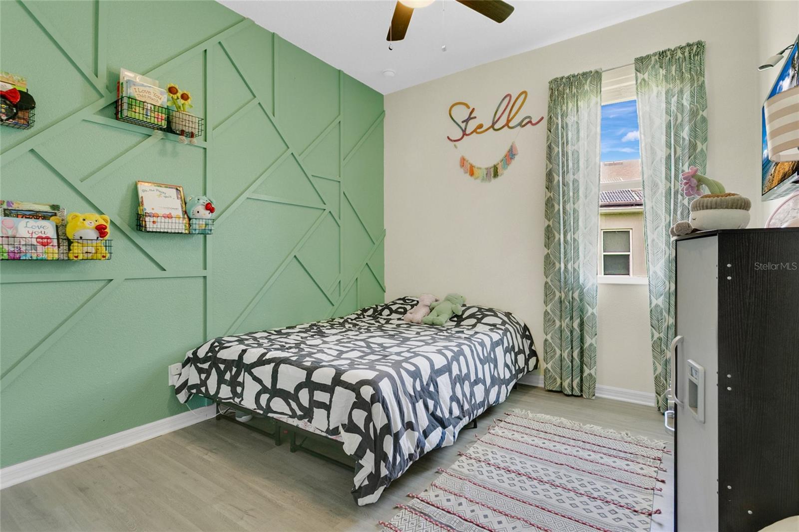 Image 16 of 35 For 356 Irving Bend Drive