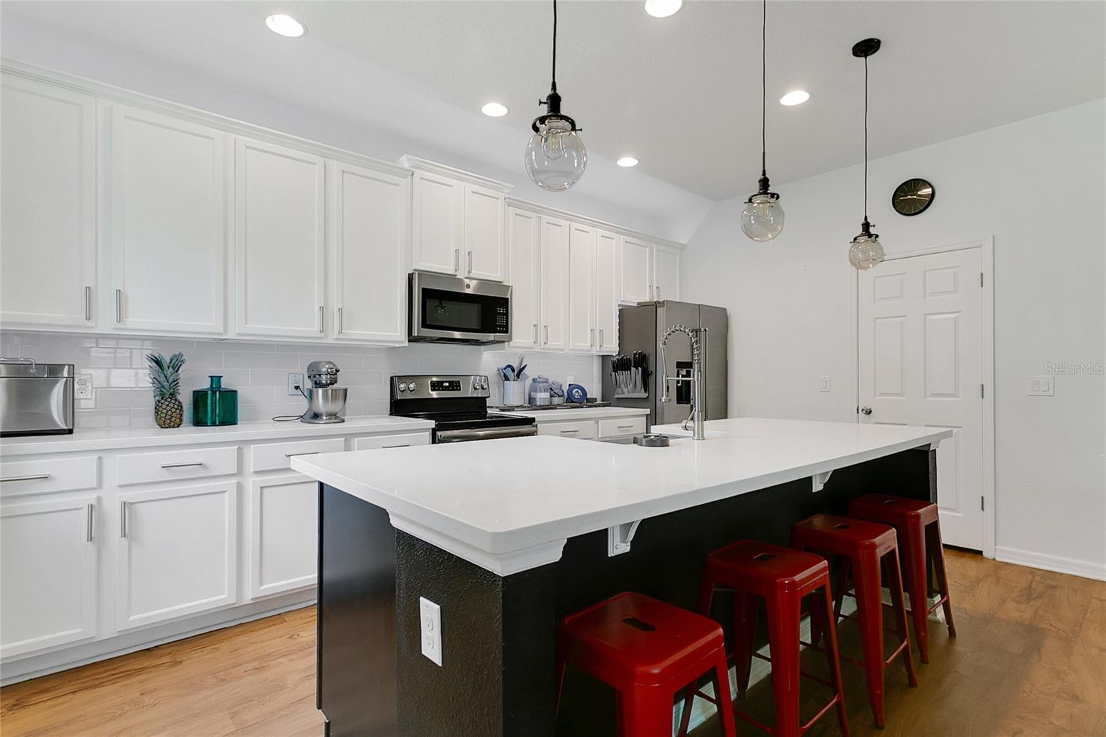 Image 8 of 35 For 356 Irving Bend Drive