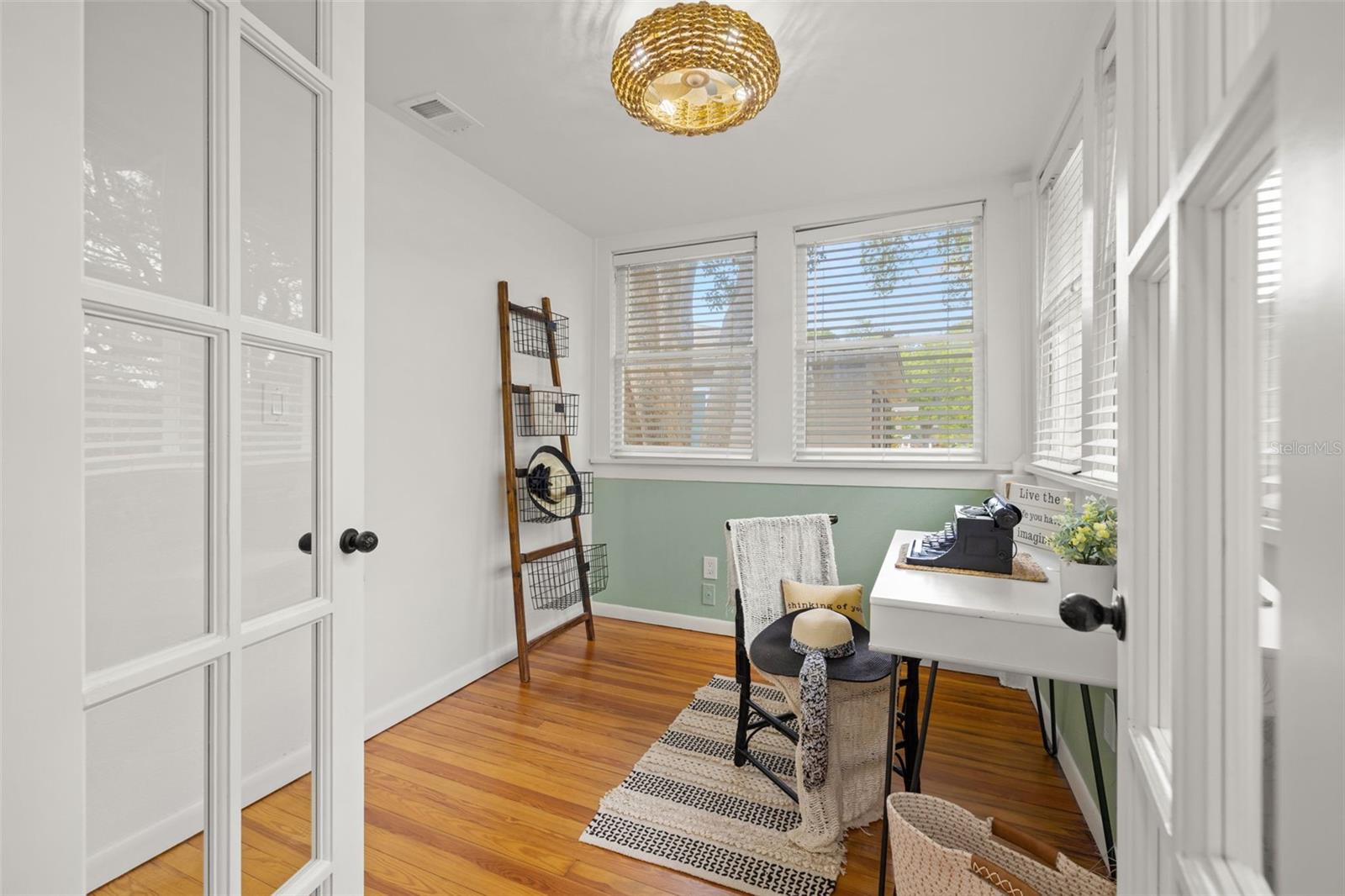 Image 10 of 53 For 1016 24th Avenue N