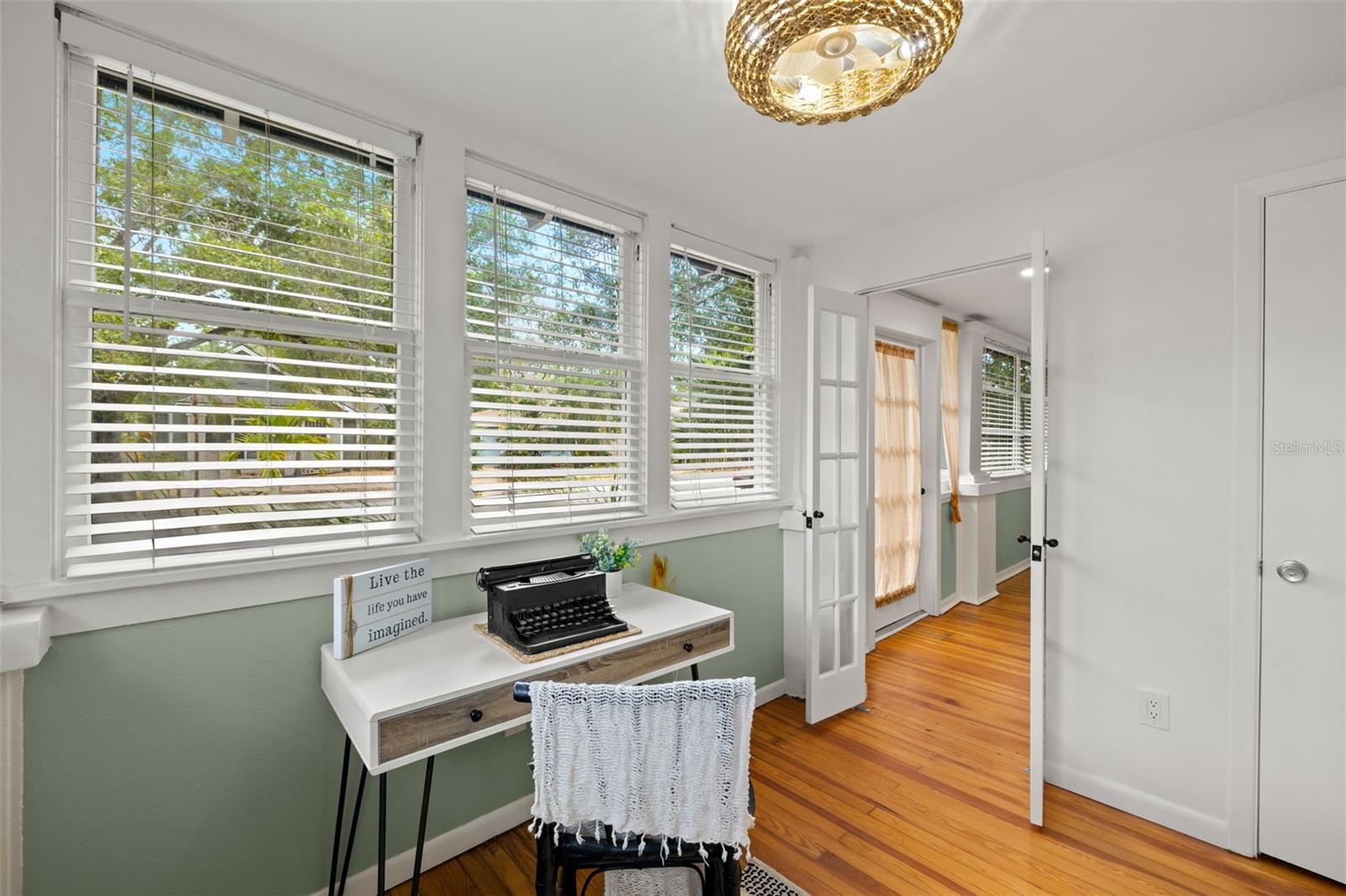 Image 11 of 53 For 1016 24th Avenue N