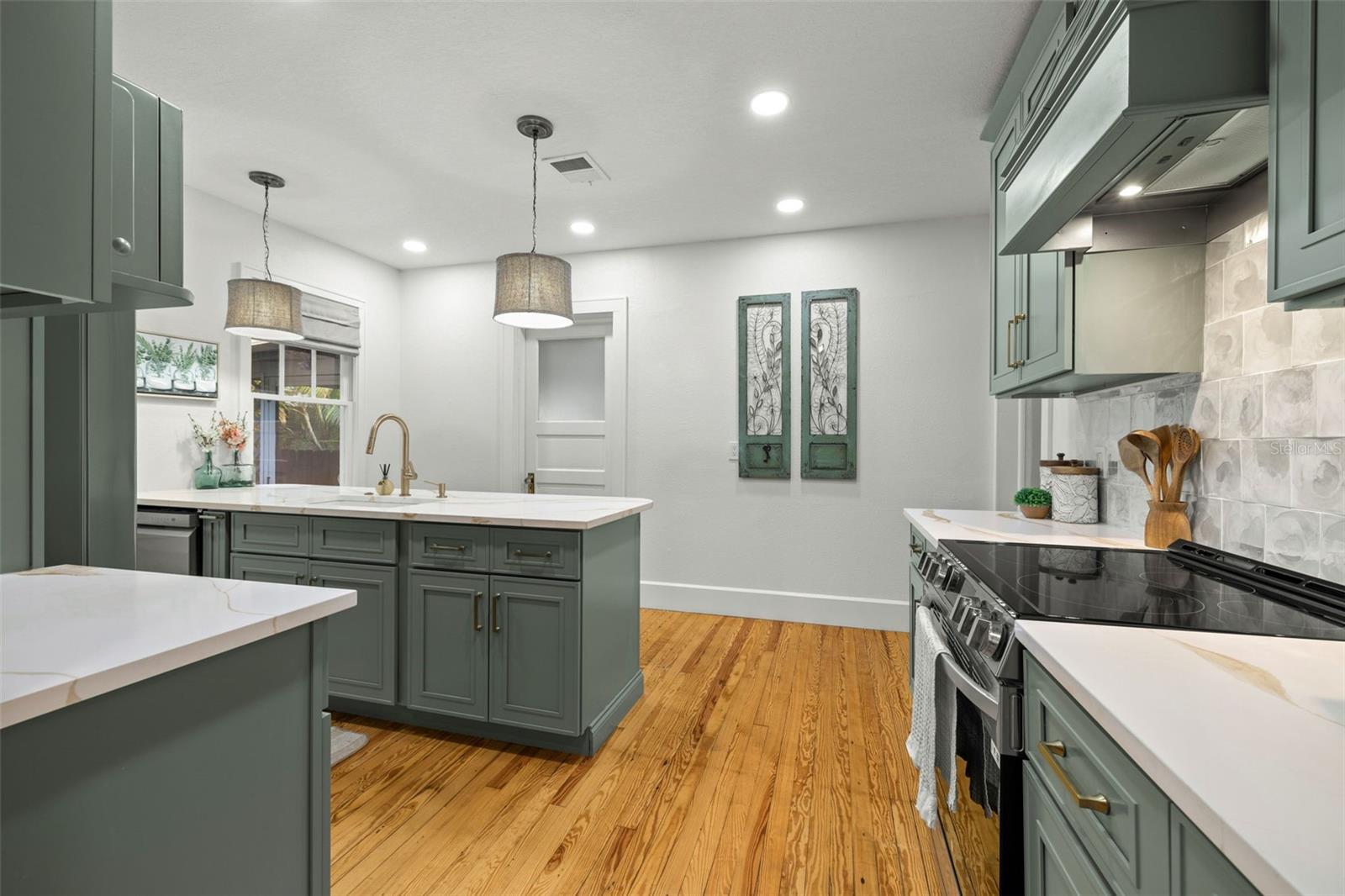 Image 24 of 53 For 1016 24th Avenue N