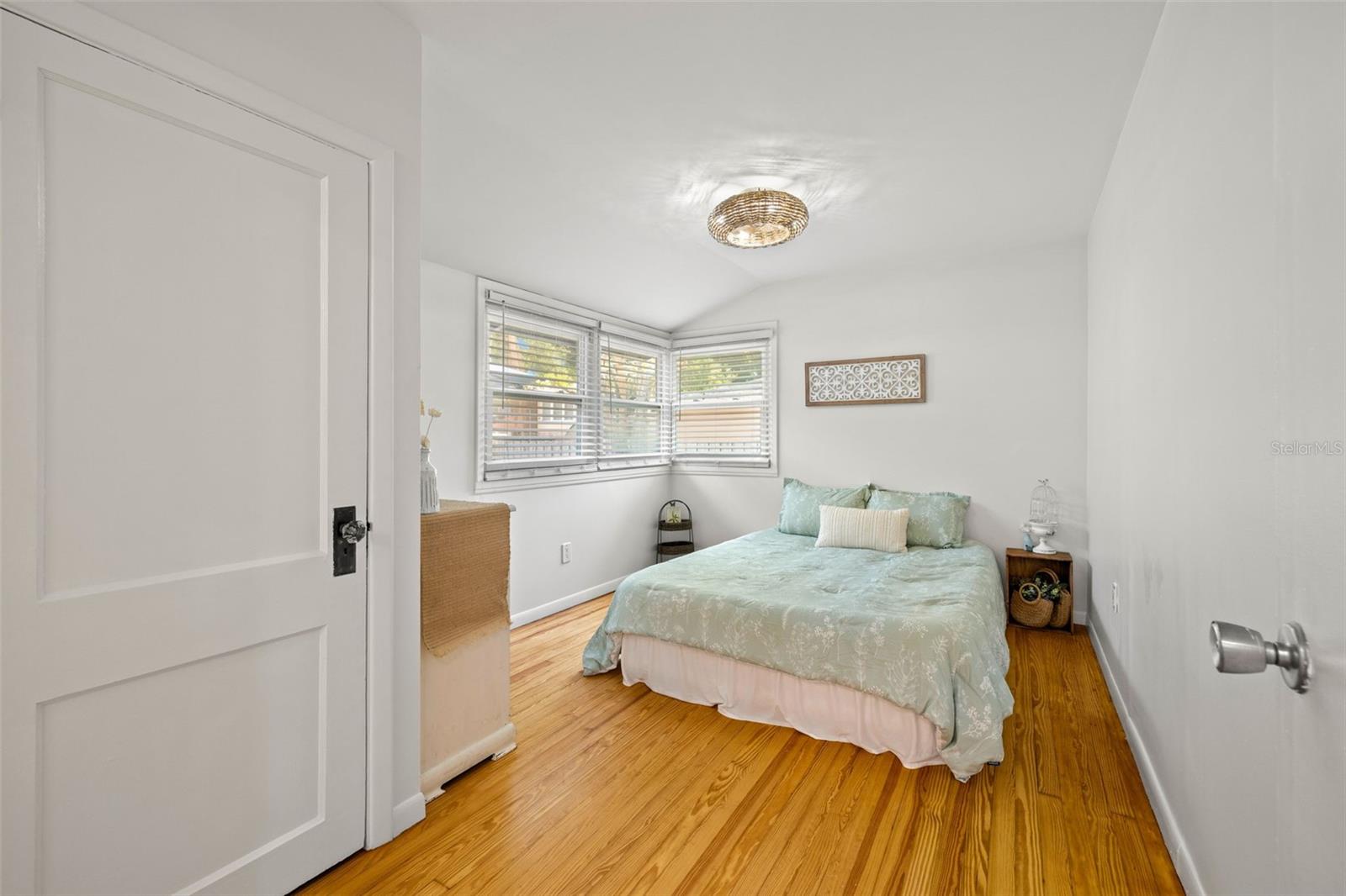 Image 29 of 53 For 1016 24th Avenue N
