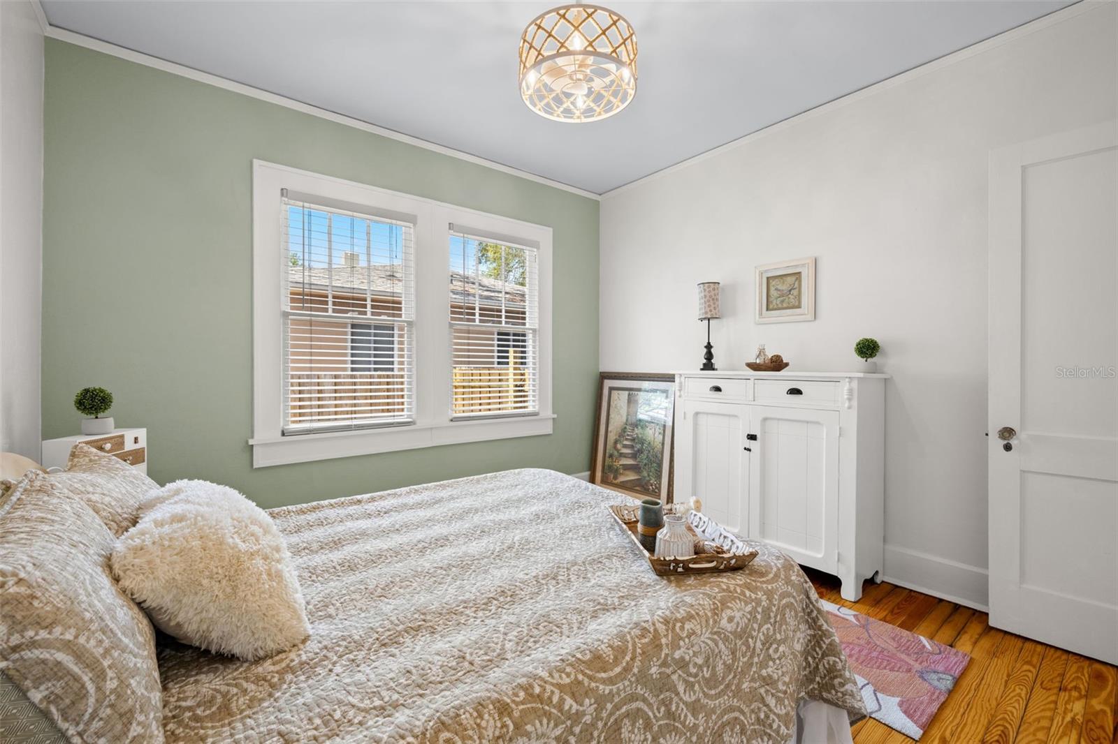 Image 35 of 53 For 1016 24th Avenue N