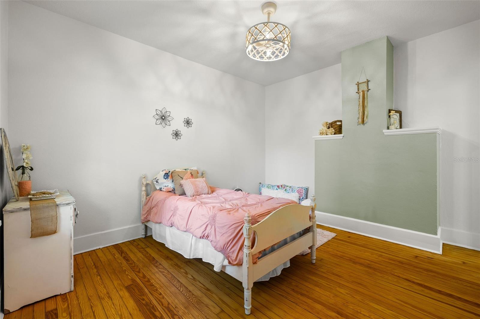 Image 38 of 53 For 1016 24th Avenue N